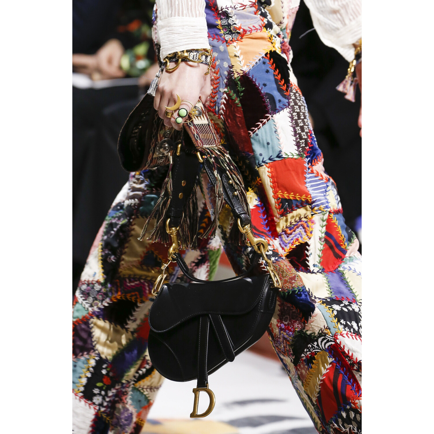 Фото Details Christian Dior , Details Dior Fall 2018 Ready-to-Wear , Детали показа Кристиан Диор , Детали показа Диор осень зима 2018 , Fashion show , неделя моды в Париже , PFW , Мария Грация Кьюри , Mainstyles